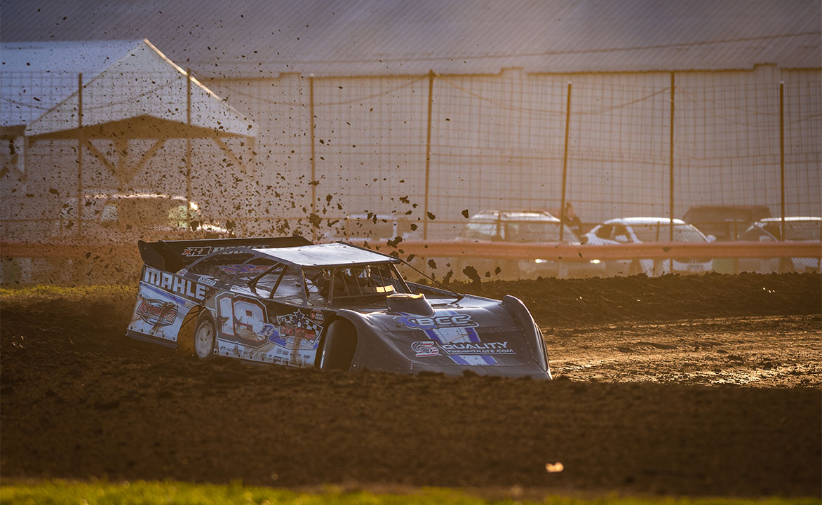 Gustin races around Farmer City