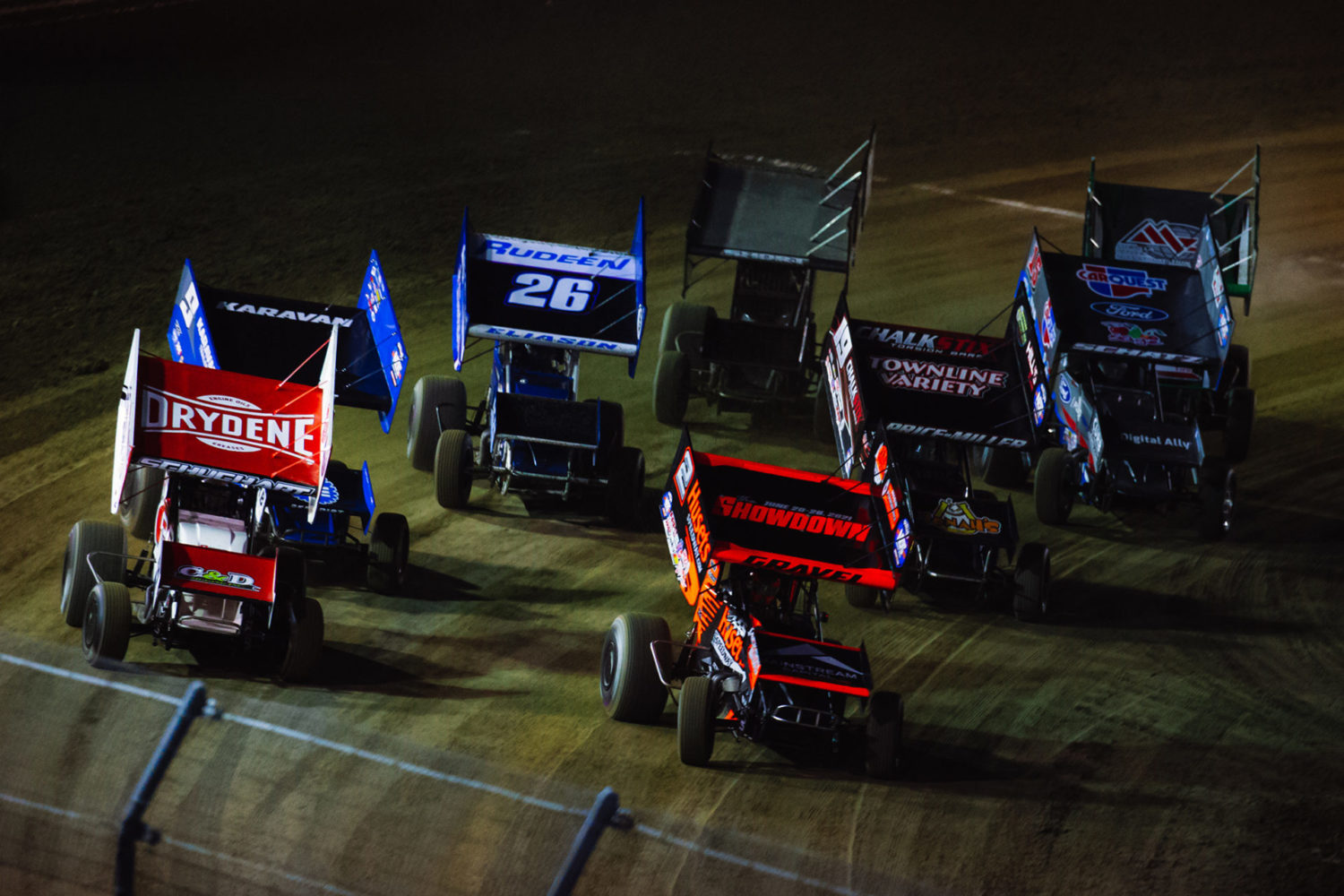 David Gravel & Logan Schuchart lead the field to green