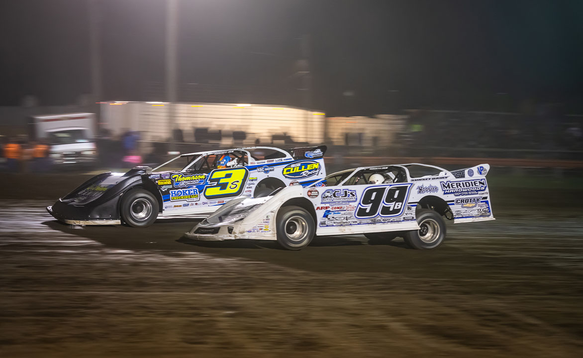 Brian Shirley and Boom Briggs battle at Farmer City Raceway