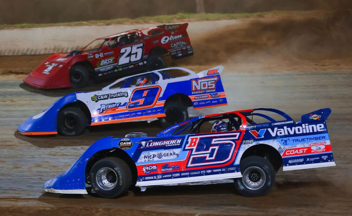 Shane Clanton, Nick Hoffman, and Brandon Sheppard go 3-wide